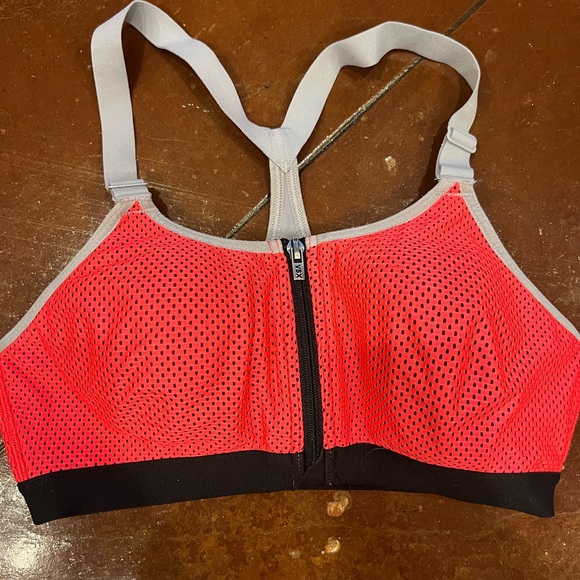 Victoria Sport sports bra - Picture 1 of 4